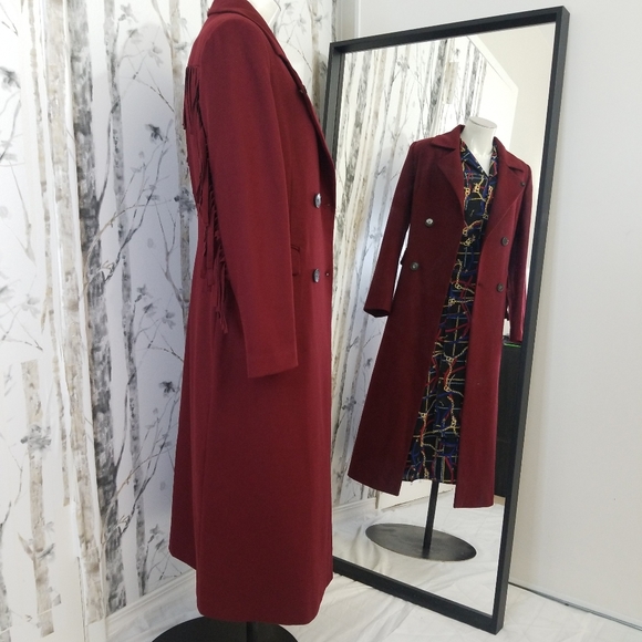 Beautiful long coat - Picture 3 of 7